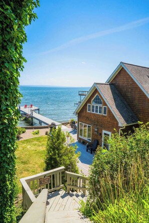 Property grounds - Lakefront Retreat w/ Hot Tub & Kayaks (Geneva)