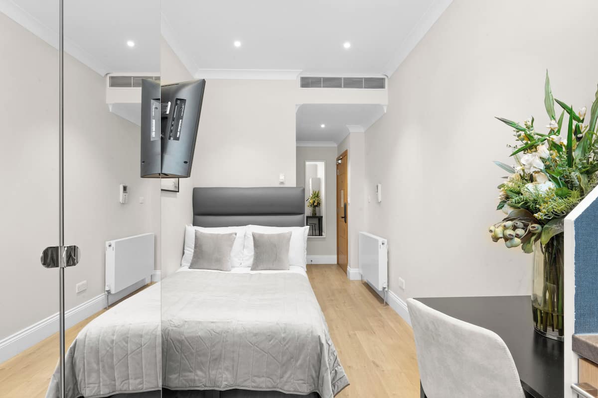 Single Studio | Blackout drapes, iron/ironing board, free WiFi