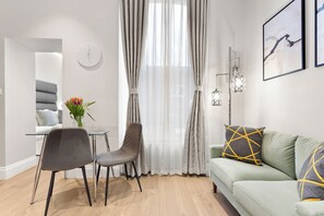 Studio – executive | Blendingsgardiner, strykejern/-brett og wi-fi (inkludert)