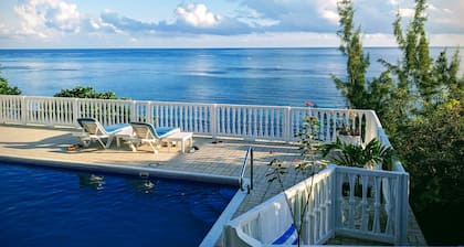 Sapphire Reef Villa, Ocean Front on a Protected Reef, Pool, Staffed, Private