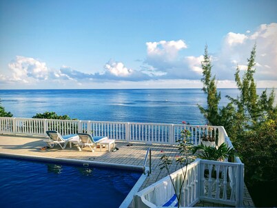 Sapphire Reef Villa, Ocean Front on a Protected Reef, Pool, Staffed, Private