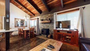 Condo, 2 Bedrooms | Interior - Horizons 4 168 Updated Upstairs Unit with Private Washer Dryer, Walk to Town, On Shuttle Route to Lodges by RedAwning (Mammoth Lakes)