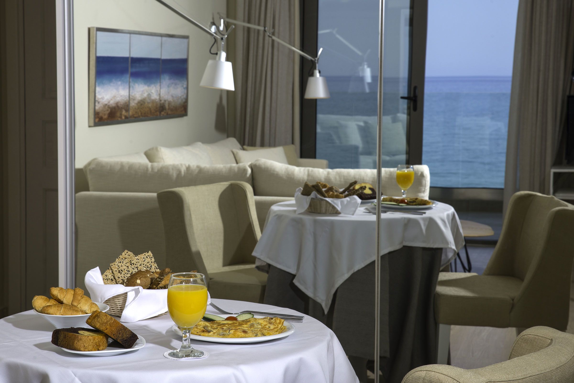 superior room, 1 double bed, non smoking | in-room dining