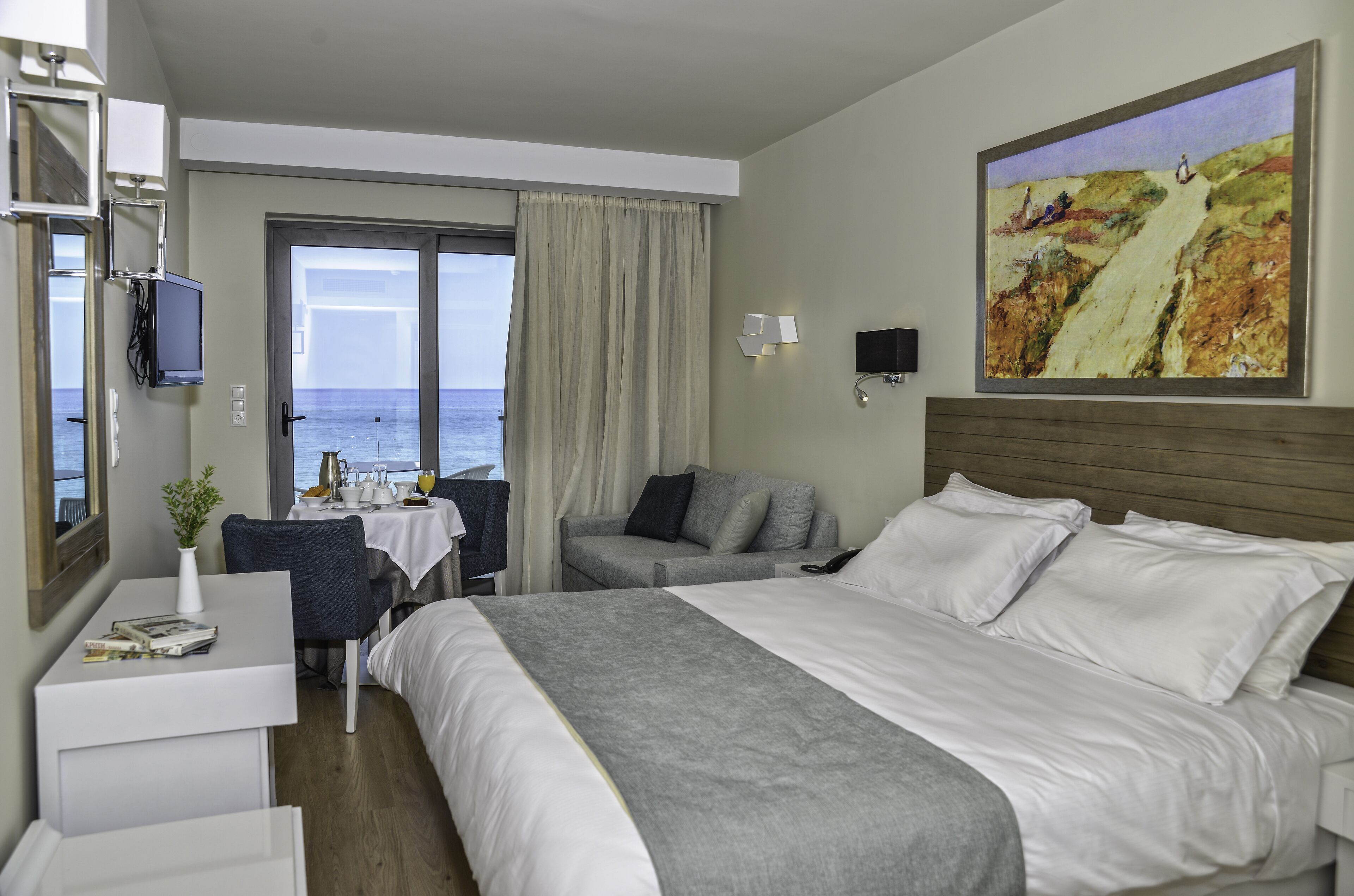 superior room, 1 double bed, non smoking | in-room safe, desk, soundproofing, iron/ironing board