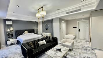 Suite Premium, 1 trÚs grand lit, non-fumeurs | Literie de qualité supérieure, coffres-forts dans les chambres, bureau