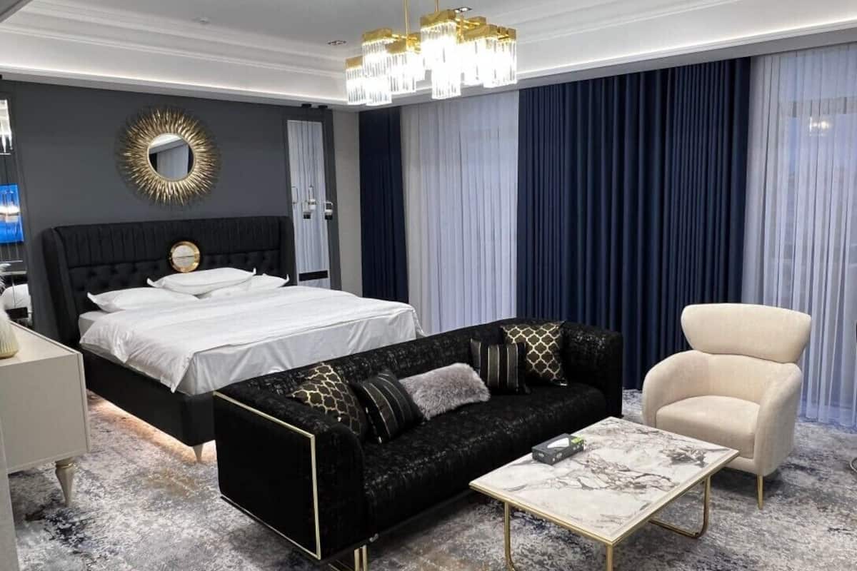 Premium Apartment | Premium bedding, in-room safe, desk, blackout drapes