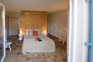 Habitación doble, baño privado, vistas al jardín (Les Canisses) | 1 dormitorio, caja fuerte, cortinas opacas y cunas (de pago)