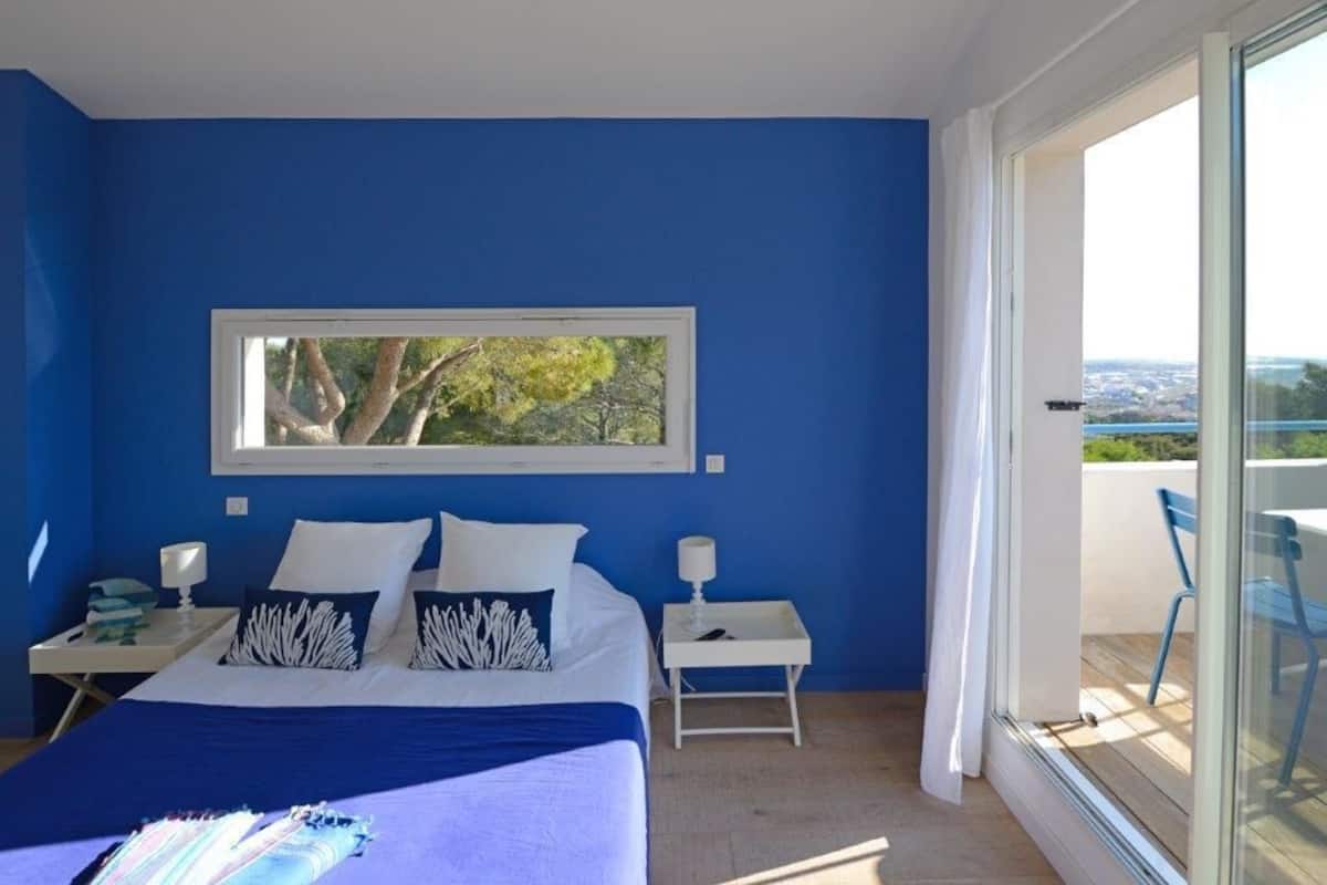 Double Room, Ensuite, Sea View (Le Pêcheur) | 1 bedroom, in-room safe, blackout drapes, cribs/infant beds