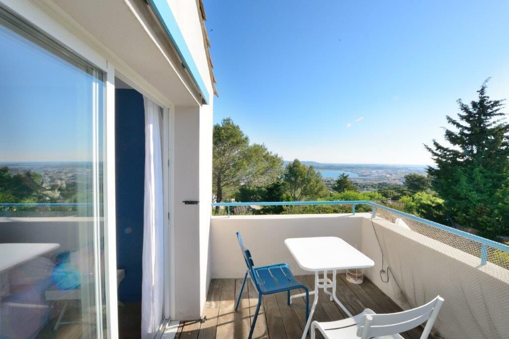 Kahden hengen huone, kylpyhuone makuuhuoneen yhteydessä, merinäköala (Le Pêcheur) | Ulkopuoli