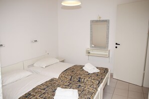 Executive-studio, näköala uima-altaalle | Silitysrauta/-lauta, ilmainen Wi-Fi, vuodevaatteet