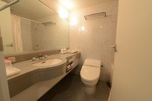 Camera Deluxe, non fumatori | Bagno | Set di cortesia gratuito, asciugacapelli, pantofole, bidet elettronico