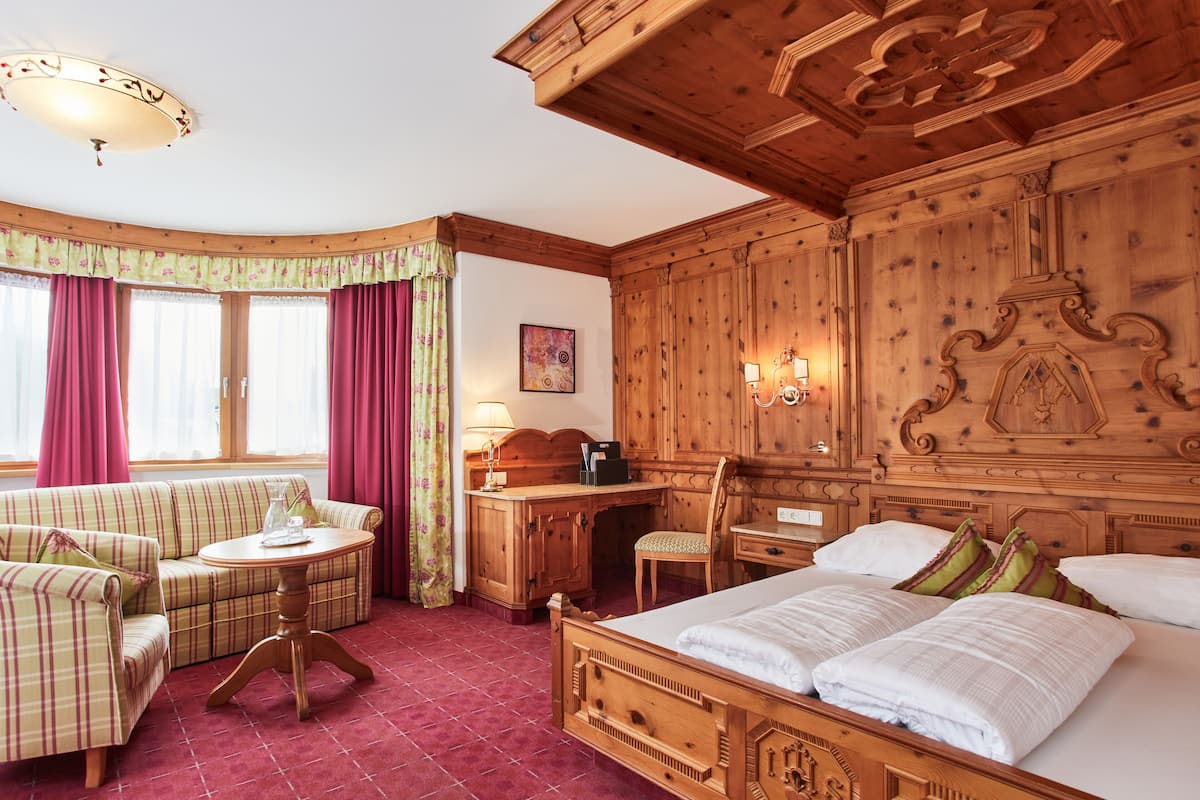 Phòng Suite Superior, quang cảnh núi, cao tầng (Schloss Tratzberg) | 1 phòng ngủ, bộ đồ giường cao cấp, chăn bông, minibar