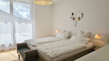 4 Schlafzimmer, Schreibtisch, Bügeleisen/Bügelbrett, Reisekinderbett