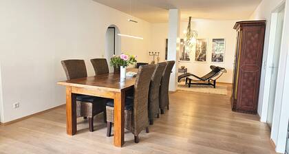 166 m² quiet, sunny oasis of wellbeing with large terrace and view of the valley