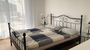 4 Schlafzimmer, Schreibtisch, BĂŒgeleisen/BĂŒgelbrett, Reisekinderbett