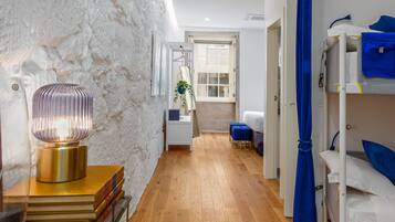 Phòng 4 dành cho gia đình | Bộ đồ giường cao cấp, nệm cao su hoạt tính (memory foam)