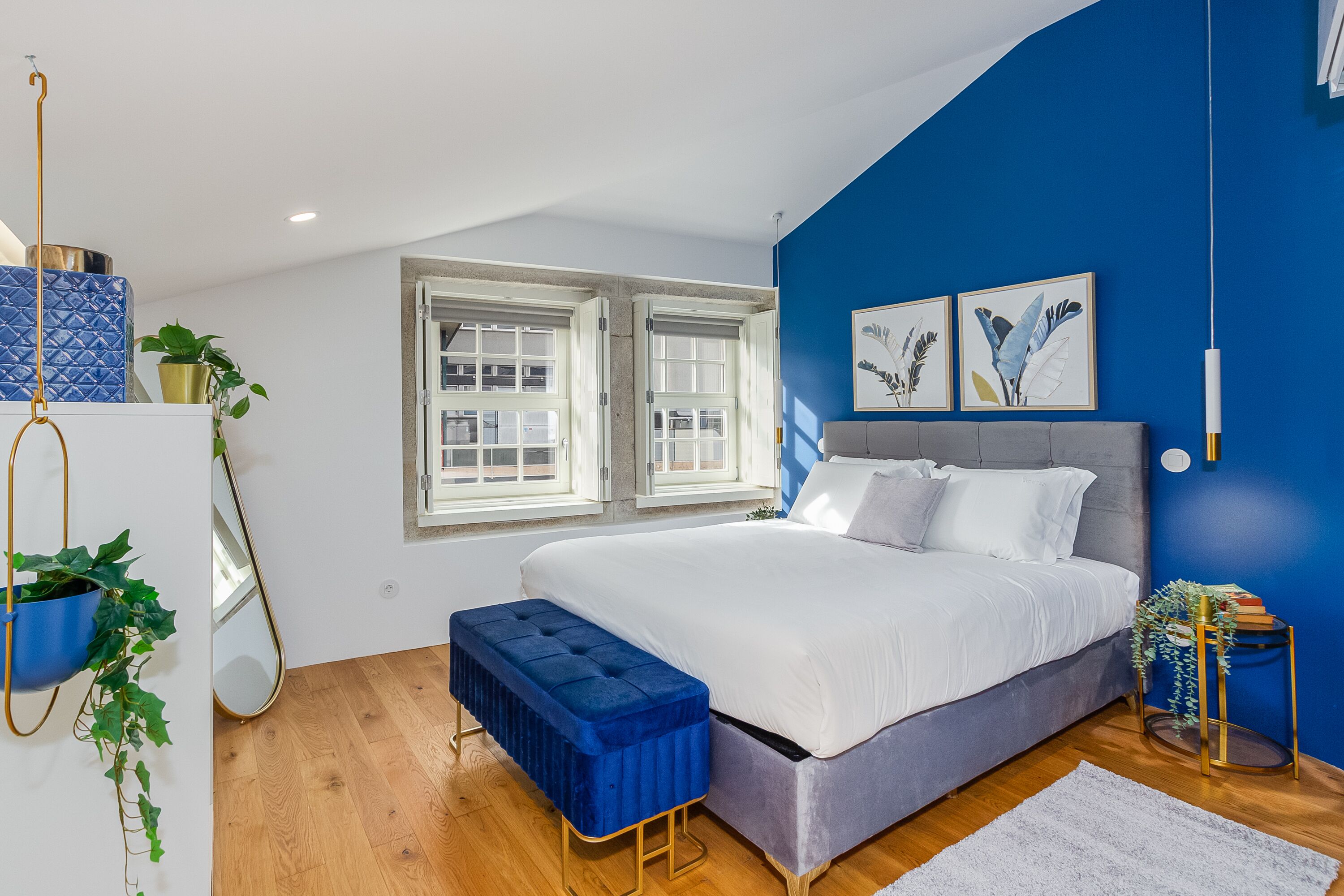 家庭四人房 | 高档床上用品、记忆海绵床垫、免费 WiFi、床单