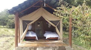 Tienda (Double room Ensuit) | Escritorio y ropa de cama