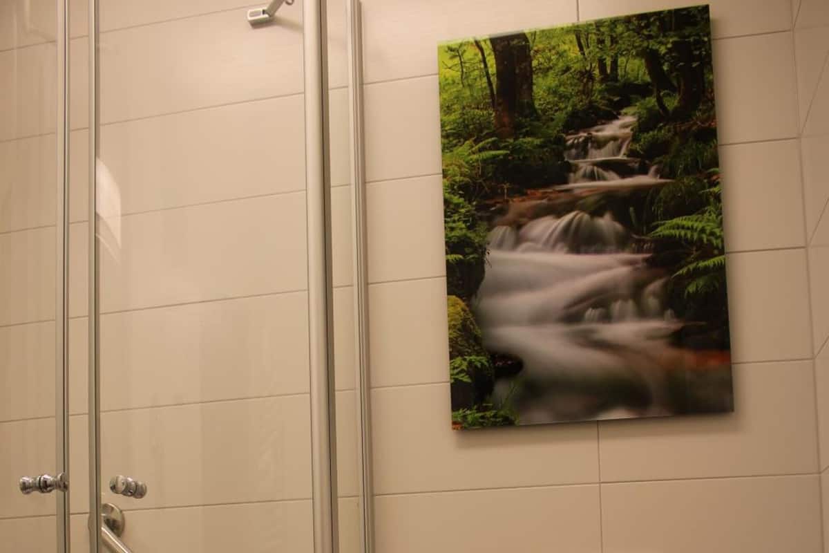 Kamar Twin Standar, 2 Tempat Tidur Twin | Kamar mandi | Shower, pengering rambut, handuk, dan sabun