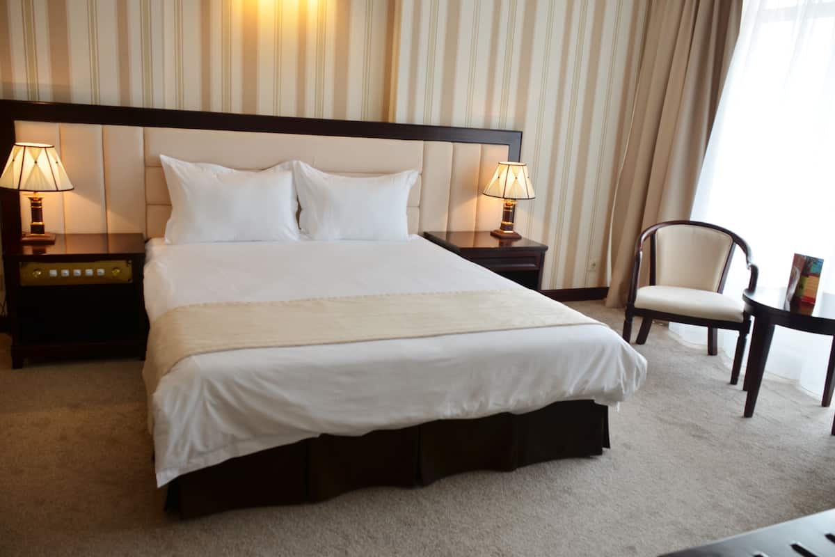 Premium bedding, in-room safe, desk, cots/infant beds