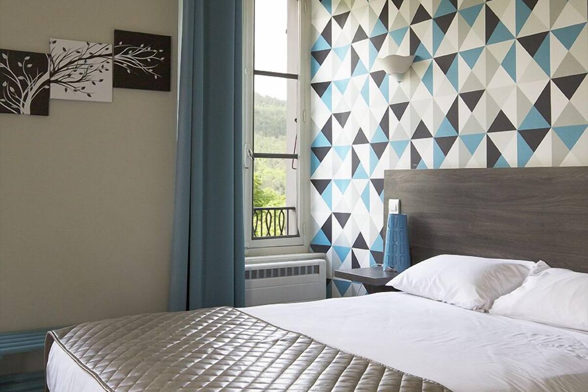 Habitación doble, para no fumadores | Decoración personalizada, muebles diferentes y escritorio