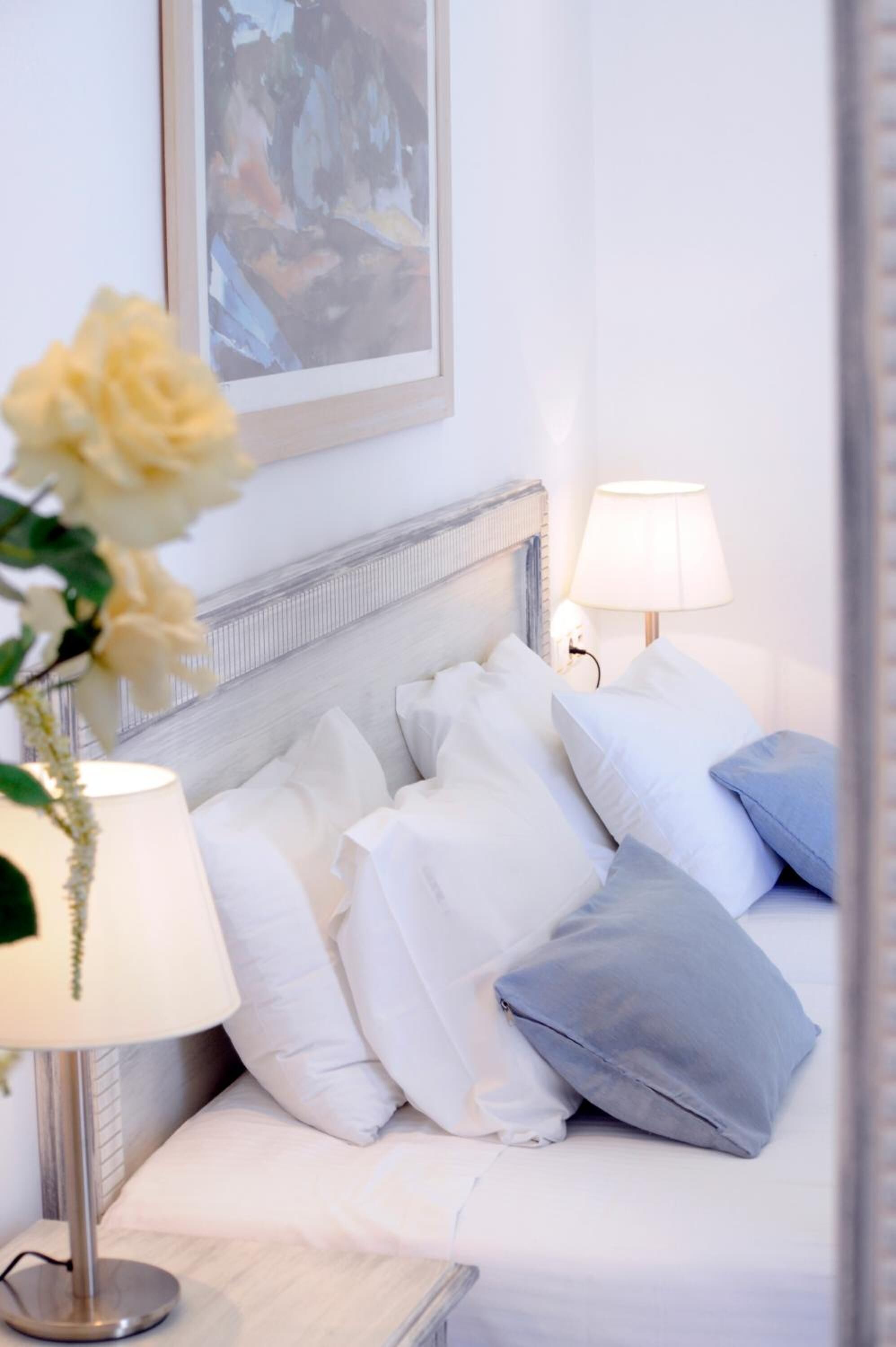 premium bedding, in-room safe, bed sheets