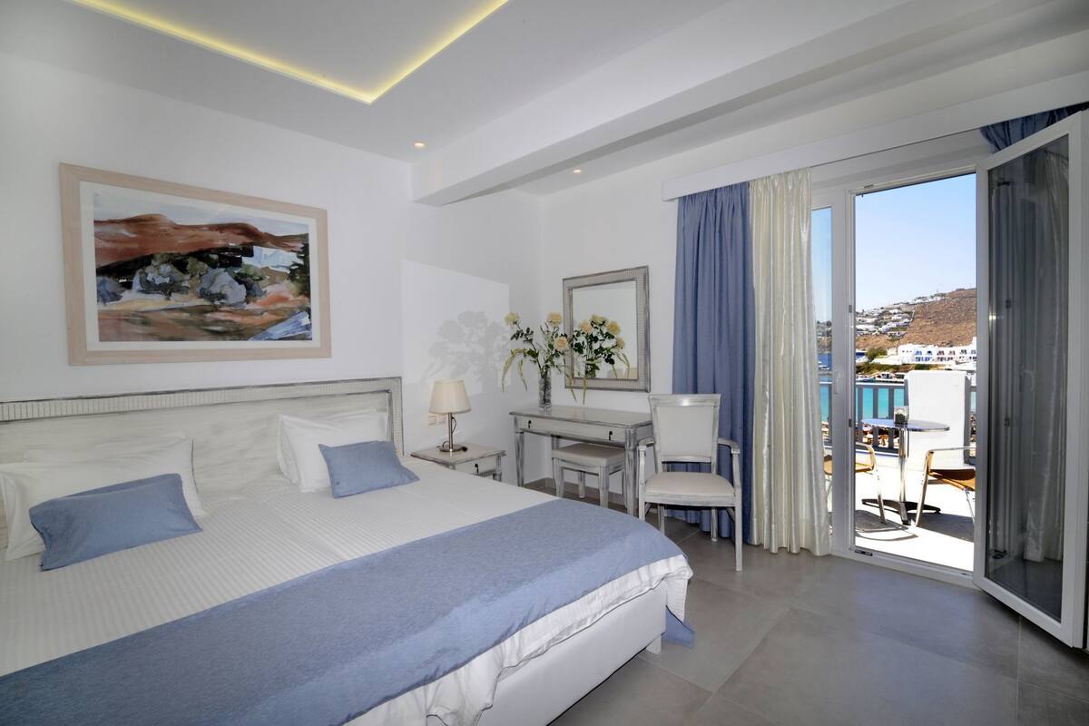 Habitación con 1 cama doble o 2 individuales, vistas al mar | Ropa de cama de alta calidad, caja fuerte, ropa de cama