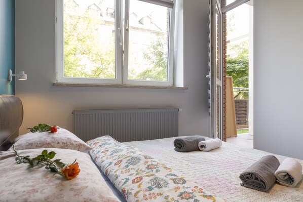 Cortinas blackout, tabla de planchar con plancha y wifi gratis 