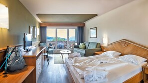 デラックス ダブルルーム | 高級寝具、セーフティボックス (室内)、デスク、遮光カーテン