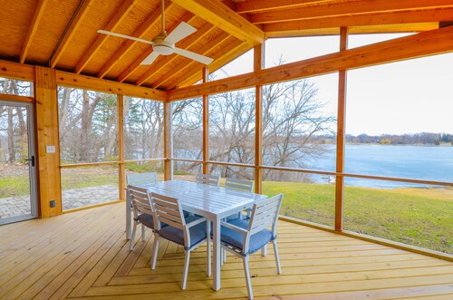 4 Acres of private lakefront - Fox Chain Of Lakes - 1 hour from Chicago