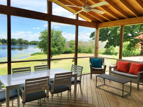 4 Acres of private lakefront - Fox Chain Of Lakes - 1 hour from Chicago