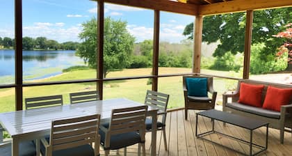 4 Acres of private lakefront - Fox Chain Of Lakes - 1 hour from Chicago