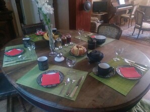 Gratis kontinental frukost varje dag