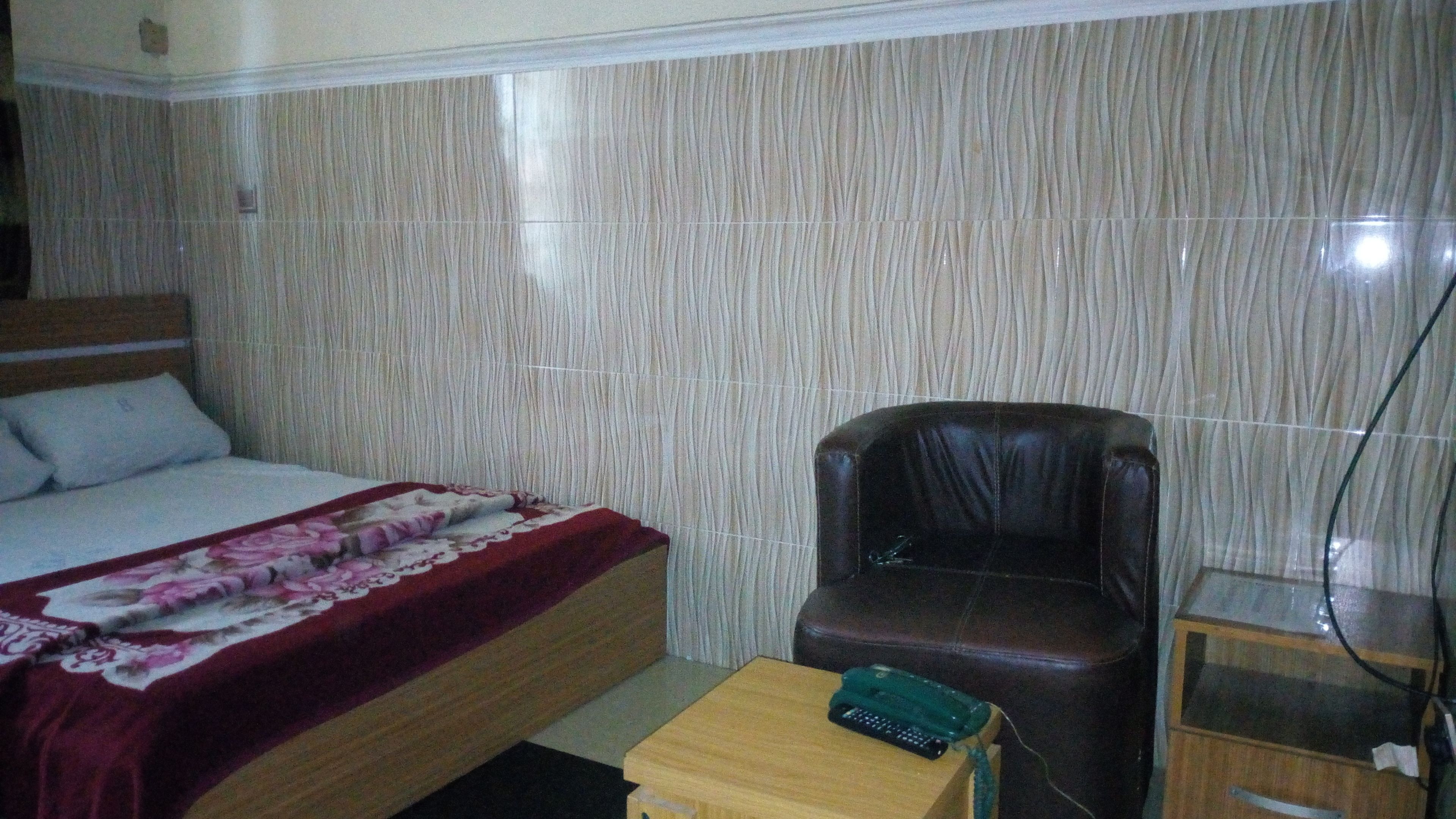 In-room safe, desk, bed sheets