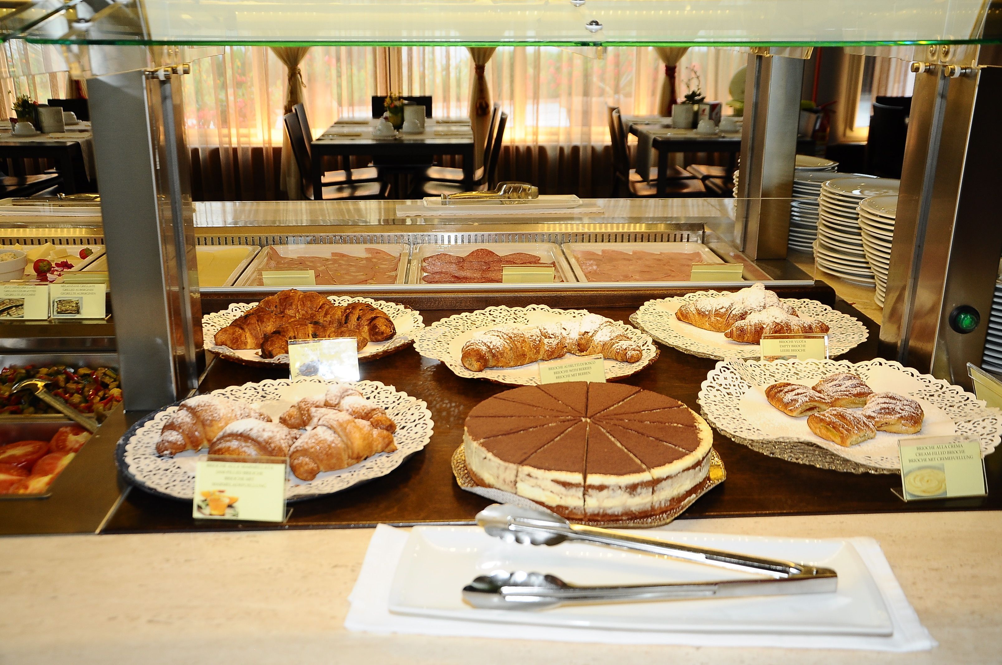 Daily buffet breakfast for a fee