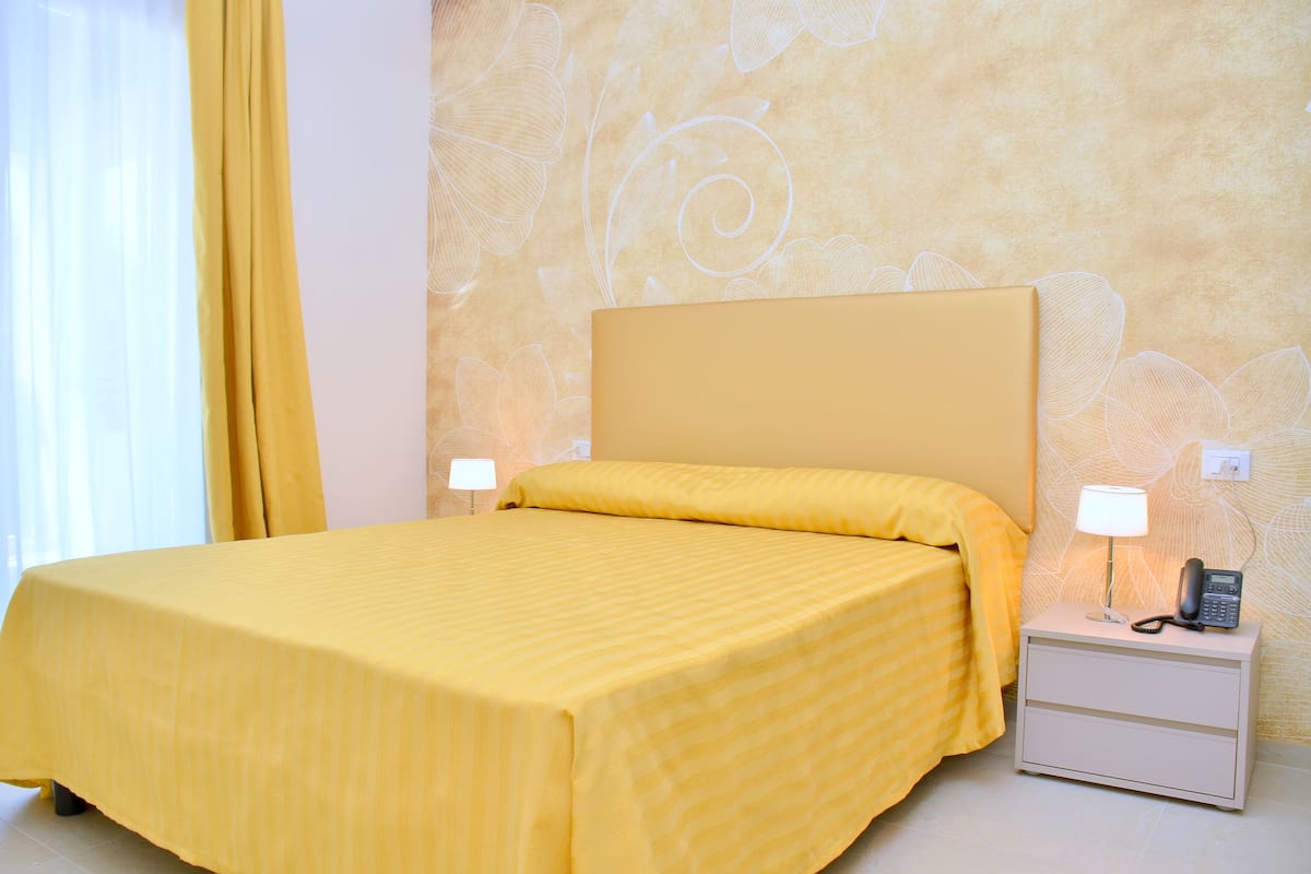 Appart'hôtel (Yellow Room Sud Mare) | Coffres-forts dans les chambres, fer et planche à repasser