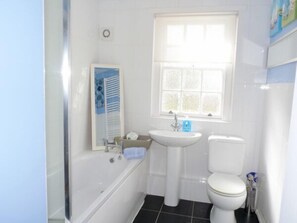 A bathroom with a bathtub, a sink, and a toilet. - 8 Cathedral Street (Dunkeld)