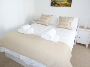 Cottage | 2 bedrooms, individually decorated, individually furnished, free WiFi - 8 Cathedral Street (Dunkeld)