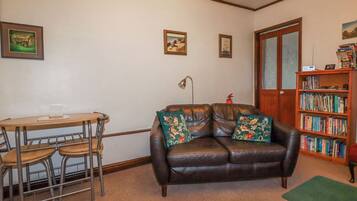 Cottage | Living area | TV, DVD player