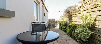 The Annexe, Laburnum