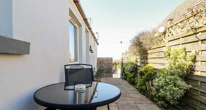 The Annexe, Laburnum