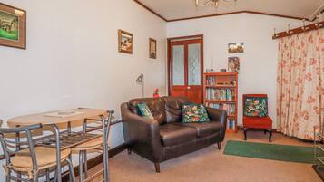 Cottage | Living area