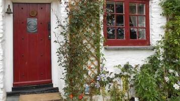 Cottage | Front of property