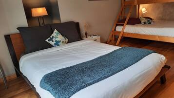 2 Schlafzimmer, BĂŒgeleisen/BĂŒgelbrett, Reisekinderbett