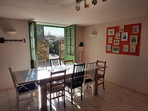 Dining - Isabelle's "Mer rit" 10 min from Puy du fou (MALLIEVRE)