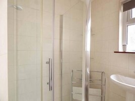 Cottage | Bathroom | Shower