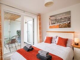 2 bedrooms, individually decorated, individually furnished, free WiFi