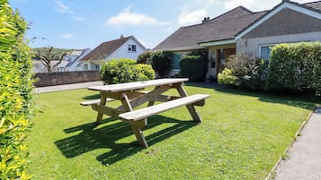 Cottage | Outdoor dining