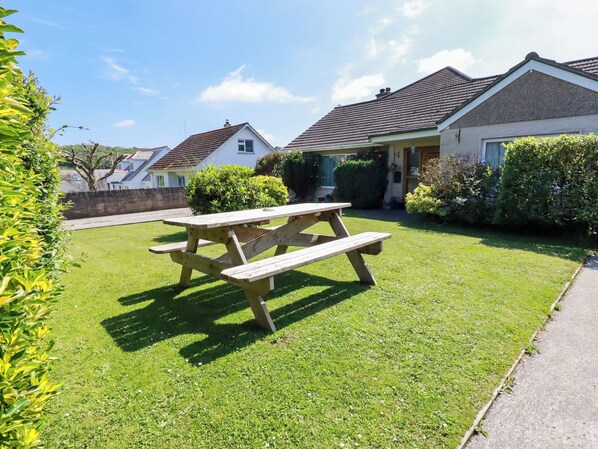 Cottage | Outdoor dining