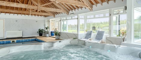 คอทเทจ | สระว่ายน้ำ | สระว่ายน้ำในร่ม